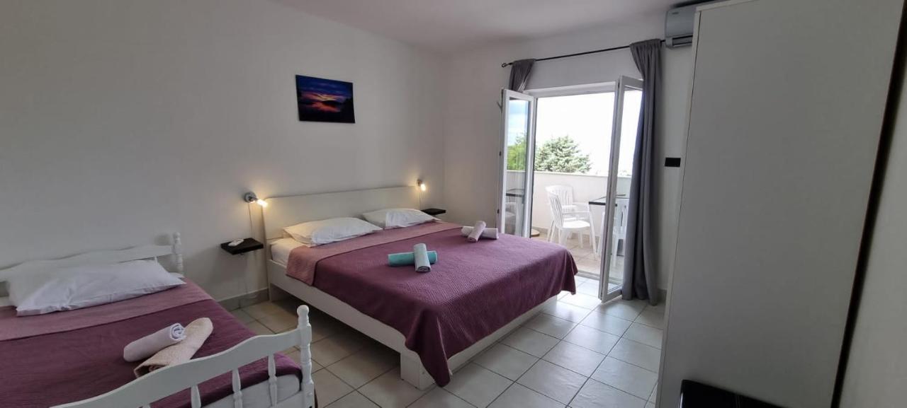 Apartments La Playa Pula Exteriör bild